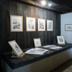 Dans la salle d'exposition