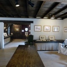 Dans la salle d'exposition